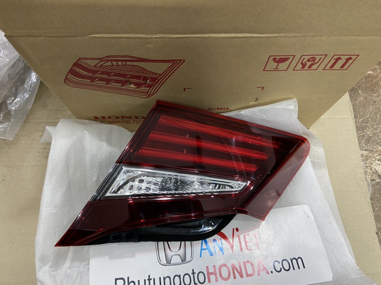 Đèn hậu trên cốp xe Honda ACCORD 2016-2018